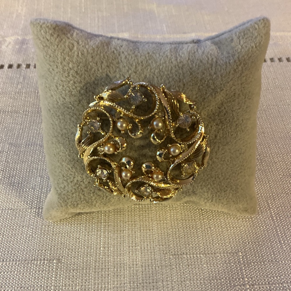 Faux Pearl and Rhinestone Gold Tone Brooch